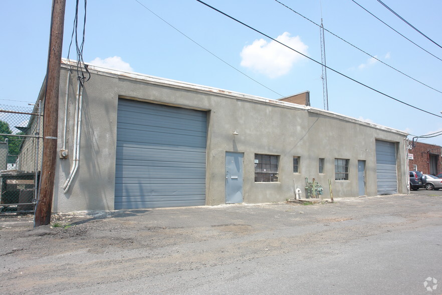 Primary Photo Of 1615 Pennsylvania Ave, Linden Warehouse For Lease