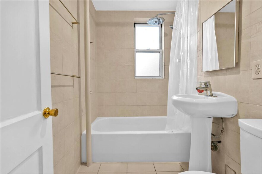 More Photos Of 3930 45th St, Sunnyside Apartments For Sale