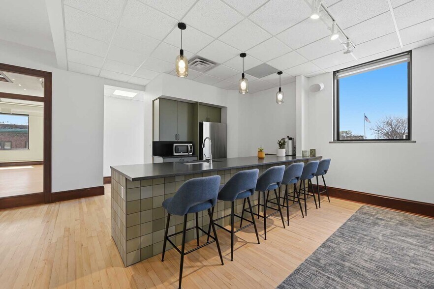 More Photos Of 1300-1304 NE 2nd St, Minneapolis Loft Creative Space For Lease