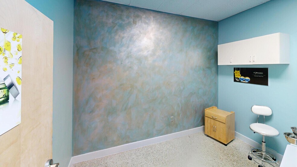 More Photos Of 225 N Ronald Reagan Blvd, Longwood General Retail For Sale