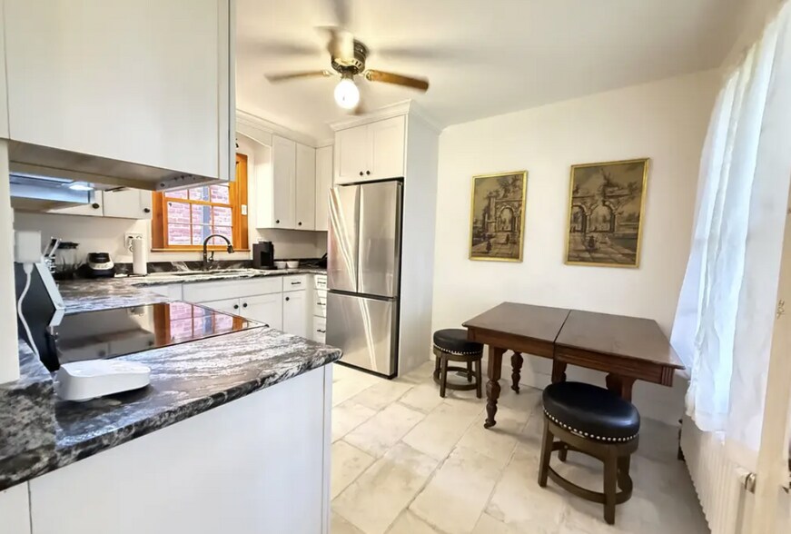 More Photos Of 1004 Park Ave, Galena Specialty For Sale