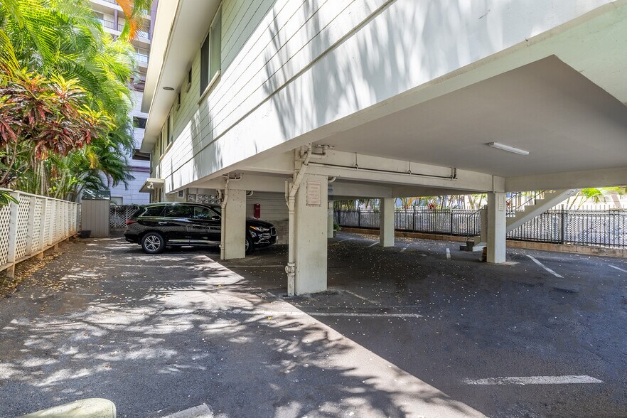 More Photos Of 437 Namahana St, Honolulu Apartments For Sale