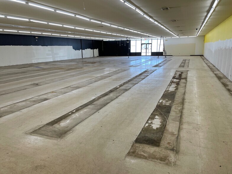 More Photos Of 5717 Il Route 78, Virginia Freestanding For Lease