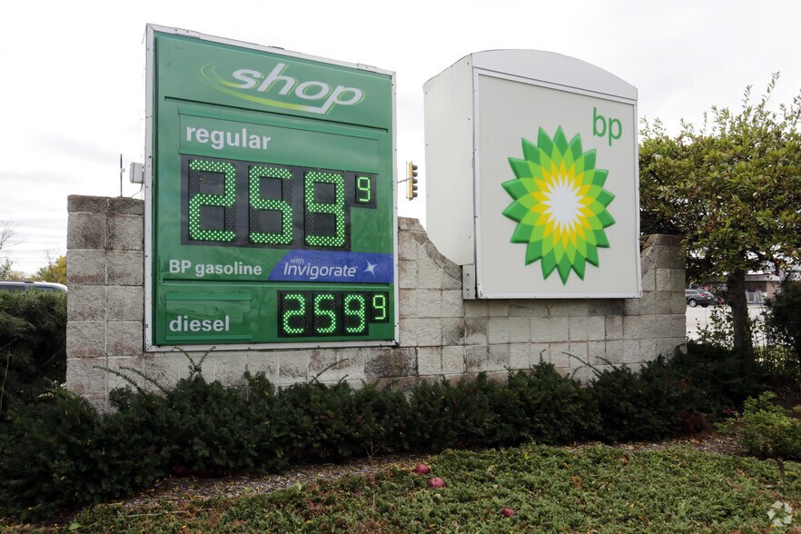 More Photos Of 4940 State Route 59, Naperville Service Station For Lease