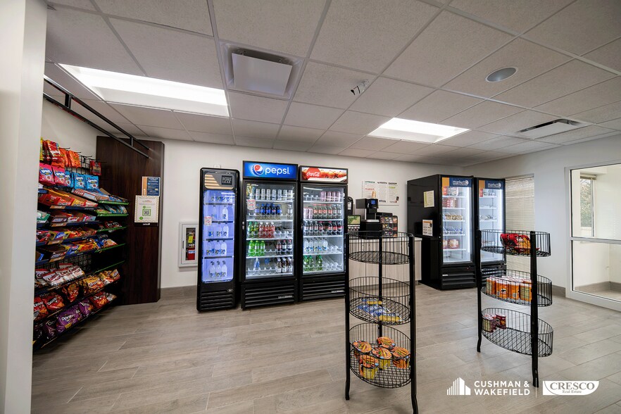 More Photos Of 25111-25175 Country Club Blvd, North Olmsted Office For Lease
