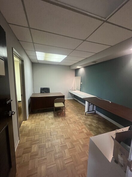 More Photos Of 120-122 S College Ave, Tyler Office For Lease