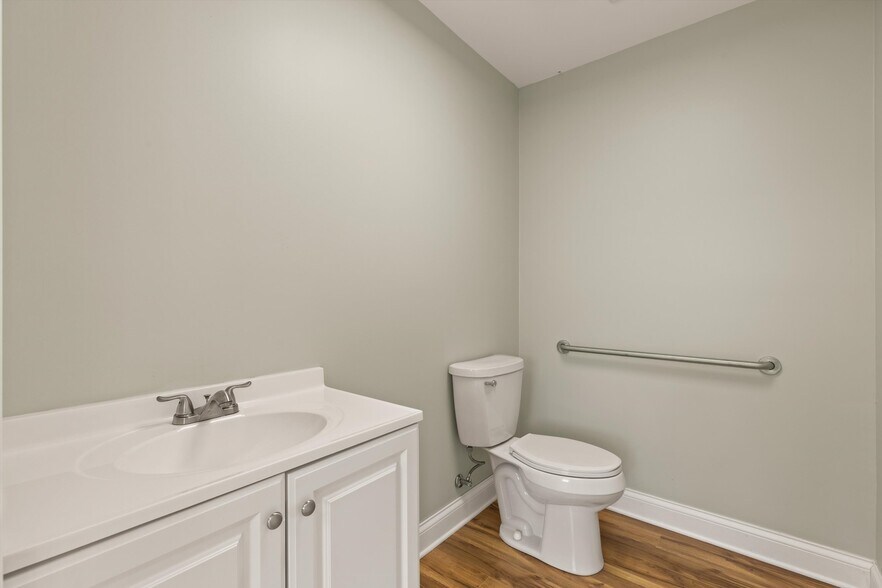 More Photos Of 700 Grove St, Loudon Office For Sale