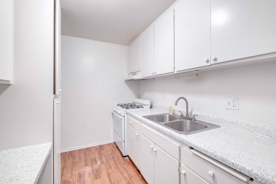 More Photos Of 3943 N H St, San Bernardino Apartments For Sale