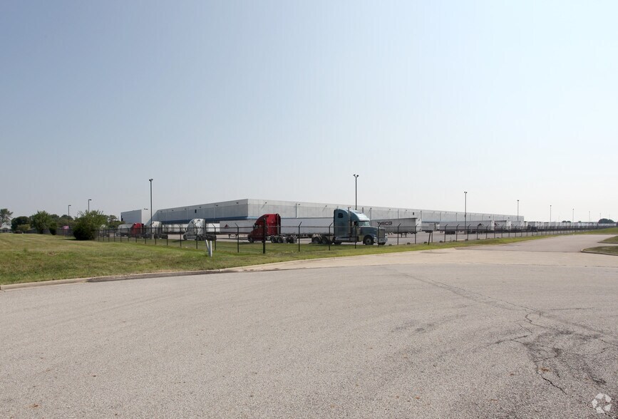 More Photos Of 2727 London-Groveport Rd, Groveport Distribution For Lease