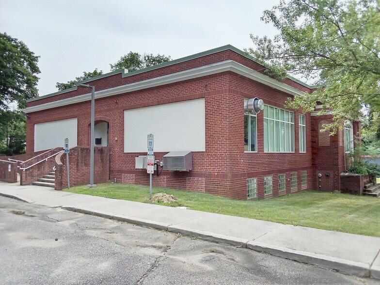 More Photos Of 114 Pleasant St, Southbridge Office For Sale