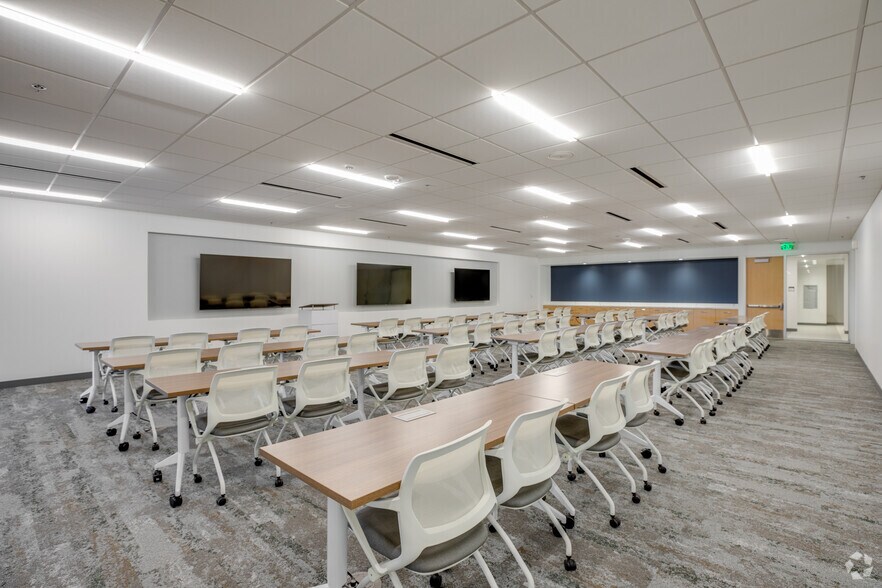 More Photos Of 20022 N 31st Ave, Phoenix Office For Lease