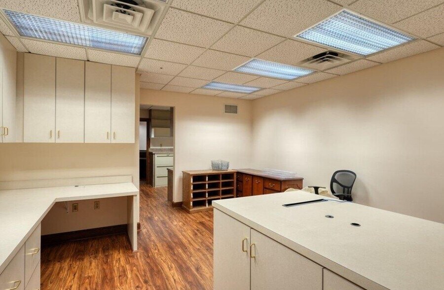 More Photos Of 941 Steubenville Ave, Cambridge Office For Lease