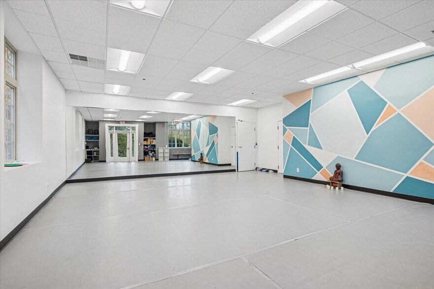 More Photos Of 258 King George Rd, Warren Office For Sale