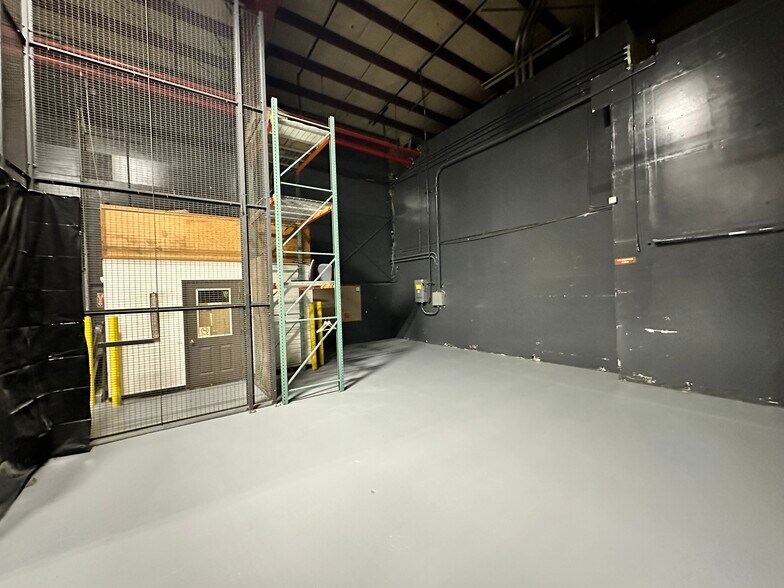 More Photos Of 4865 Arthur Kill Rd, Staten Island Warehouse For Lease