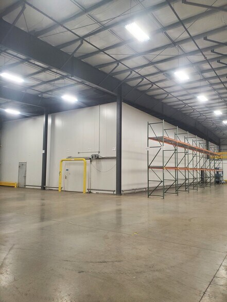 More Photos Of 15 Burton Dr, Cheshire Distribution For Lease