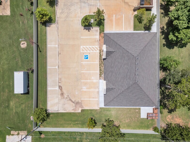 More Photos Of 207 E. Memorial Road, Oklahoma City Medical For Lease