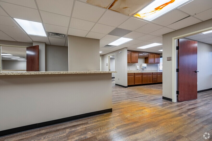More Photos Of 2424 50th St, Lubbock Medical For Sale