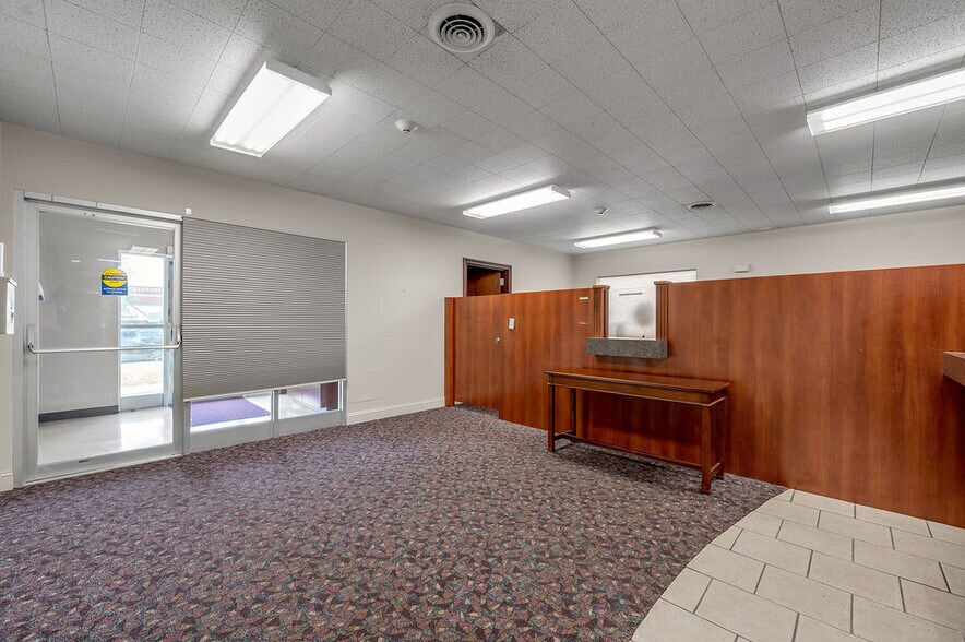 More Photos Of 250 Crossfield Dr, Versailles Industrial For Lease