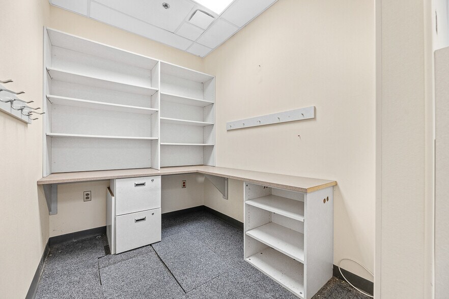 More Photos Of 2229 E State St, Salem Drugstore For Sale