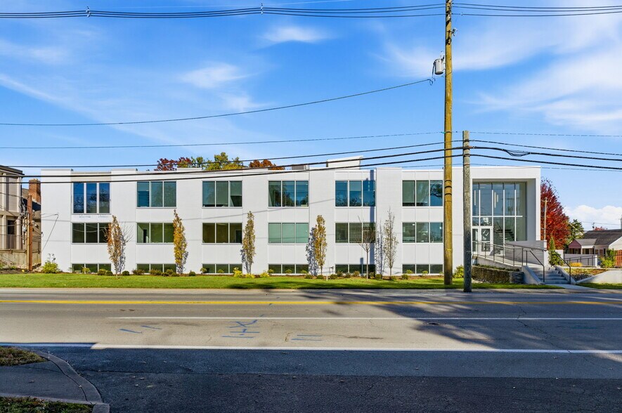 More Photos Of 125 Chenoweth Ln, Louisville Office Residential For Lease