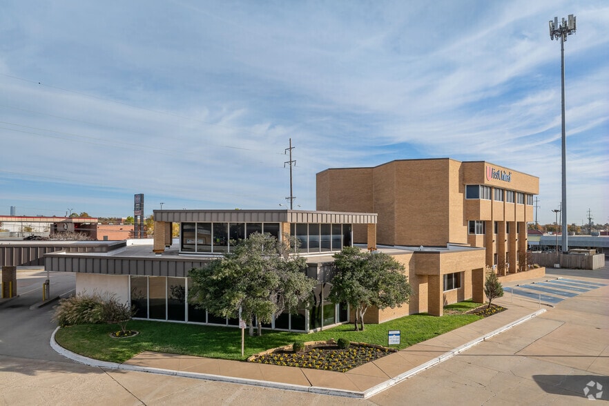 More Photos Of 6000 S Western Ave, Oklahoma City Office For Lease