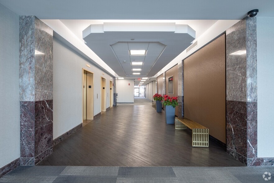 More Photos Of 1111 E Touhy Ave, Des Plaines Unknown For Lease