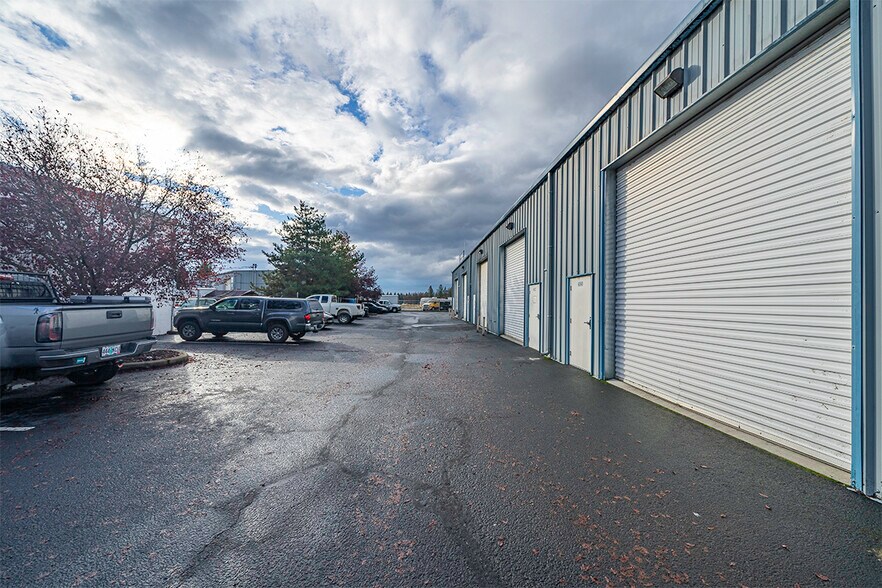 More Photos Of 652 W Dutton Rd, Eagle Point Industrial For Lease