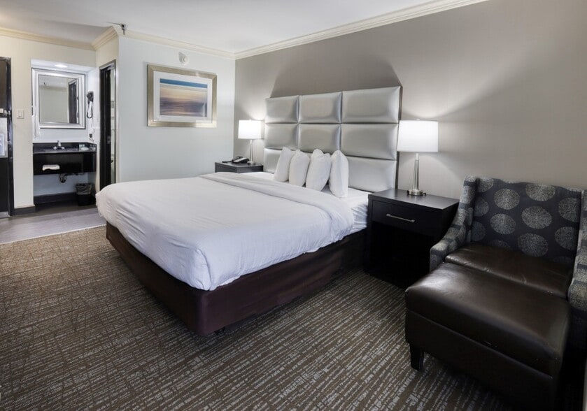 More Photos Of 889 W Bay Area Blvd, Webster Hotel For Sale