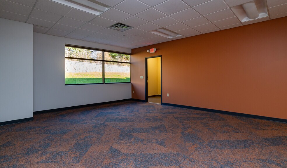 More Photos Of 611 Bielenberg Dr, Woodbury Office For Lease
