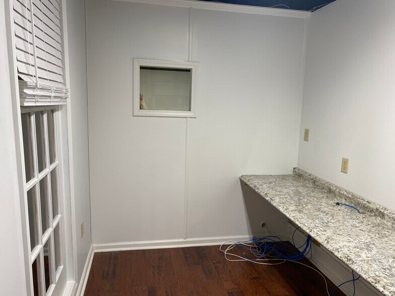 More Photos Of 156 S Main St, High Point General Retail For Lease