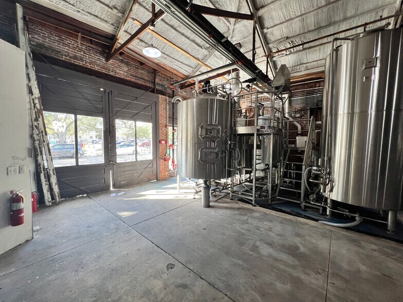 More Photos Of 1901 N 15th St, Tampa Freestanding For Lease