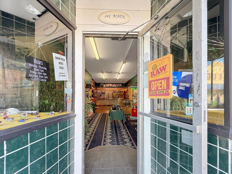 More Photos Of 342 Main St, Delta General Retail For Sale