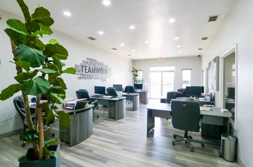 More Photos Of 20951 Mines Rd, Laredo Truck Terminal For Lease