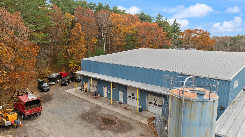 More Photos Of 10 Fernwood Lake Ave, Gloucester Warehouse For Lease