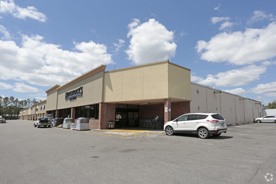 Primary Photo Of 168 S US Highway 17, East Palatka General Retail For Sale
