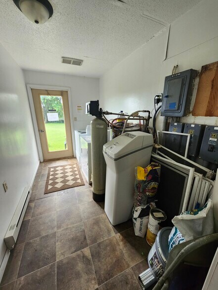 More Photos Of 204 3rd St SW, Rake Apartments For Sale