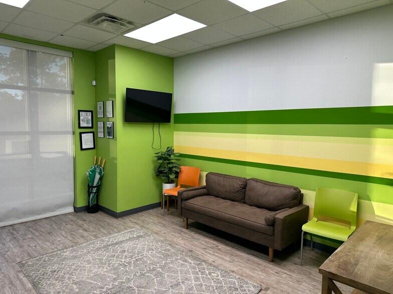 More Photos Of 850-852 Perry Rd, Apex Medical For Lease