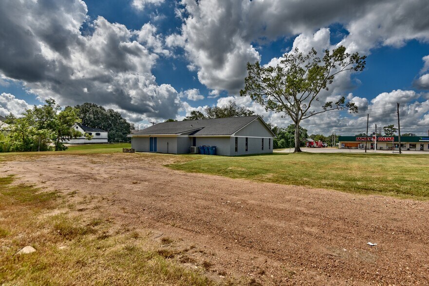 More Photos Of 238 W Main St, Bellville Flex For Lease