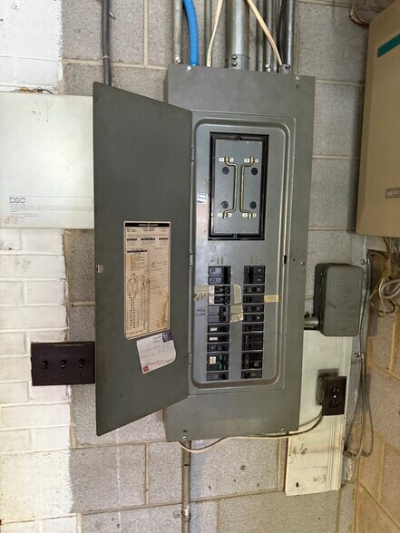 More Photos Of 2808 Virginia Ave, Collinsville Auto Repair For Sale