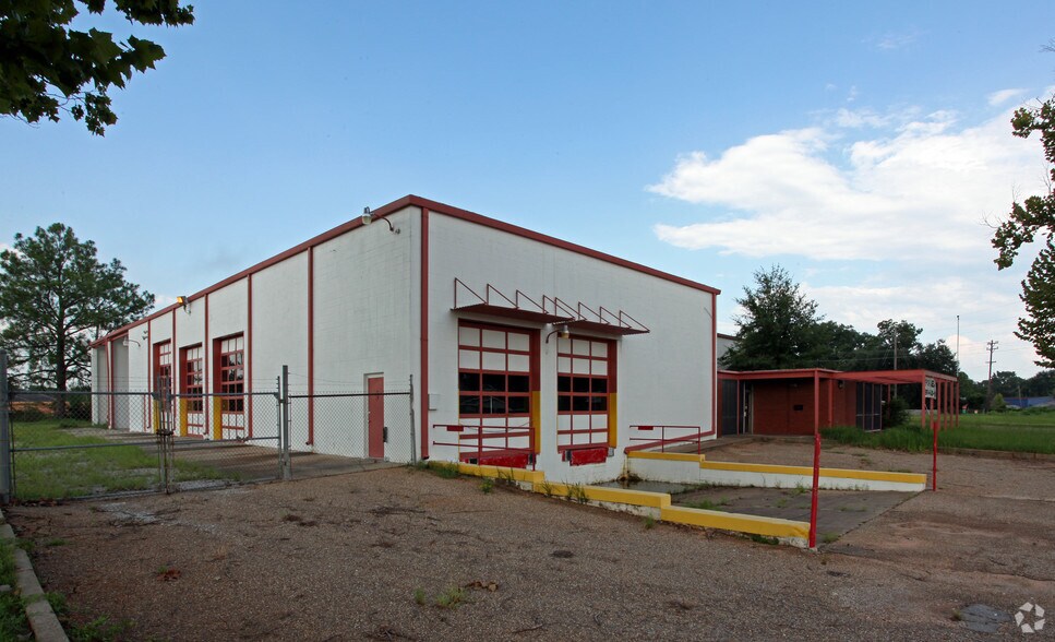 More Photos Of 100 N Bessemer Ave, Mobile Service For Lease