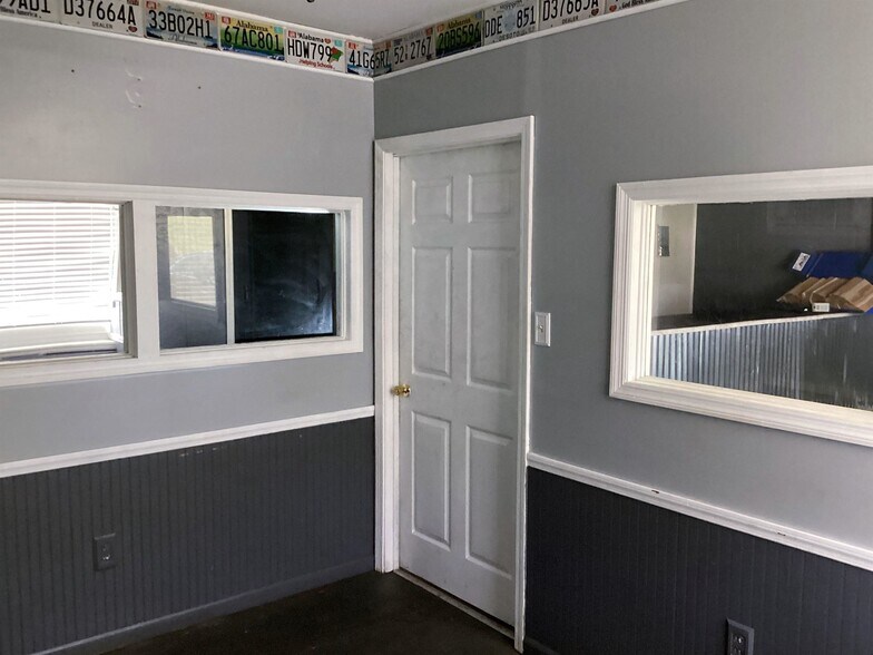 More Photos Of 114 Washington Ave NW, Russellville Auto Repair For Sale