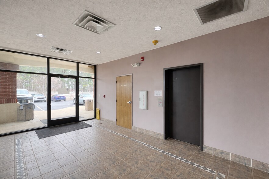 More Photos Of 37 Sandstone Cir, Jackson Medical For Lease