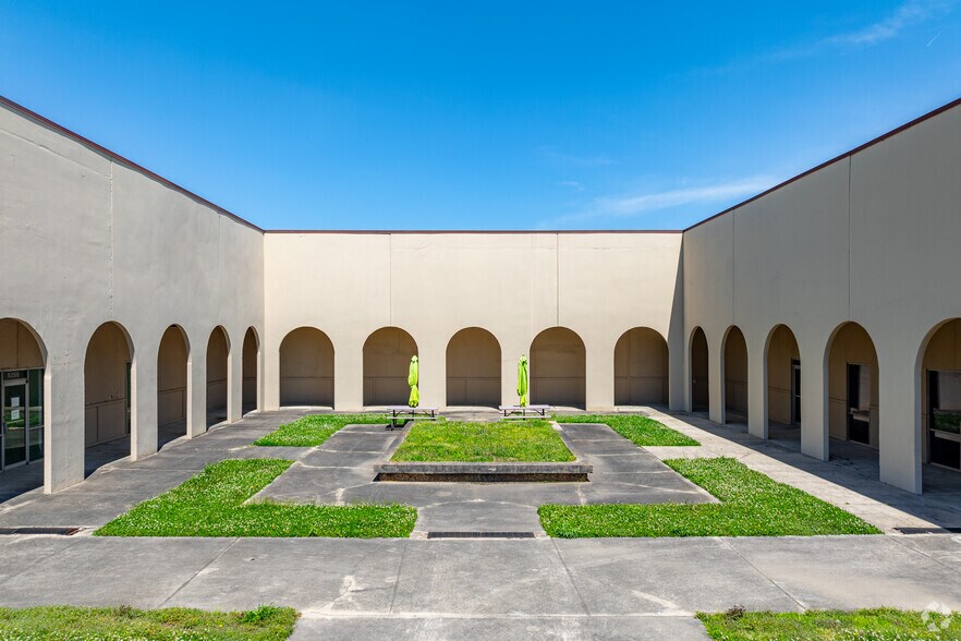 More Photos Of 5255 Fulton Industrial Blvd SW, Atlanta Warehouse For Sale