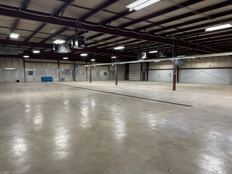 More Photos Of 238 Alexander Ave, Ames Distribution For Lease