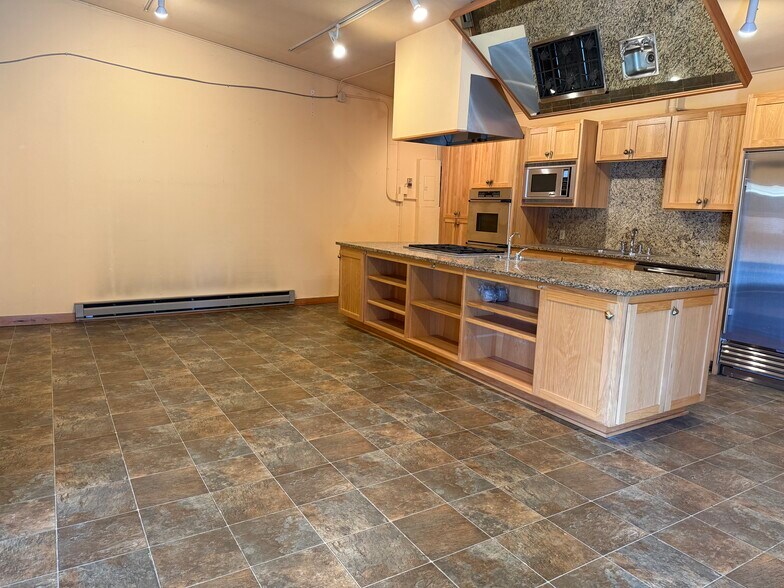 More Photos Of 6915 Evergreen Way, Everett Freestanding For Sale