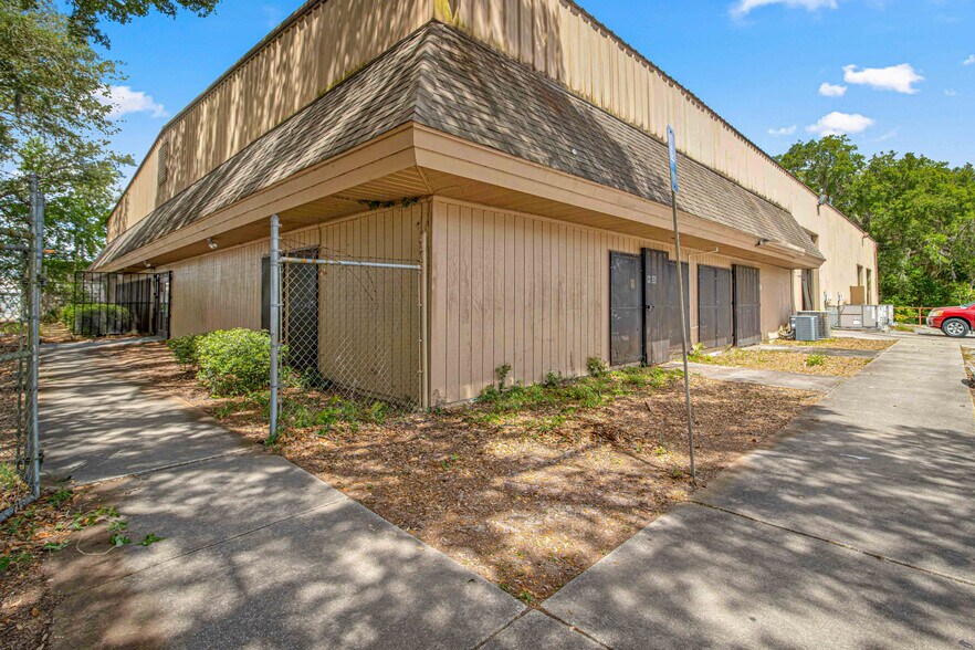 More Photos Of 1031 NE 16th St, Ocala Manufacturing For Lease