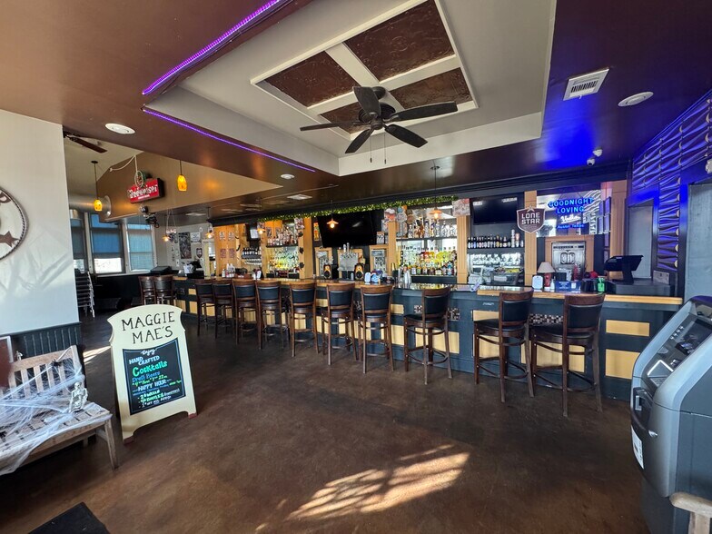 More Photos Of 105 Willis St, Leander Restaurant For Lease