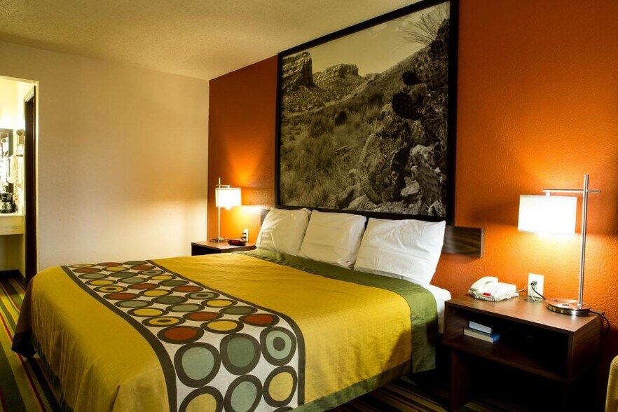 More Photos Of 4120 Williams Ave, Woodward Hotel For Sale