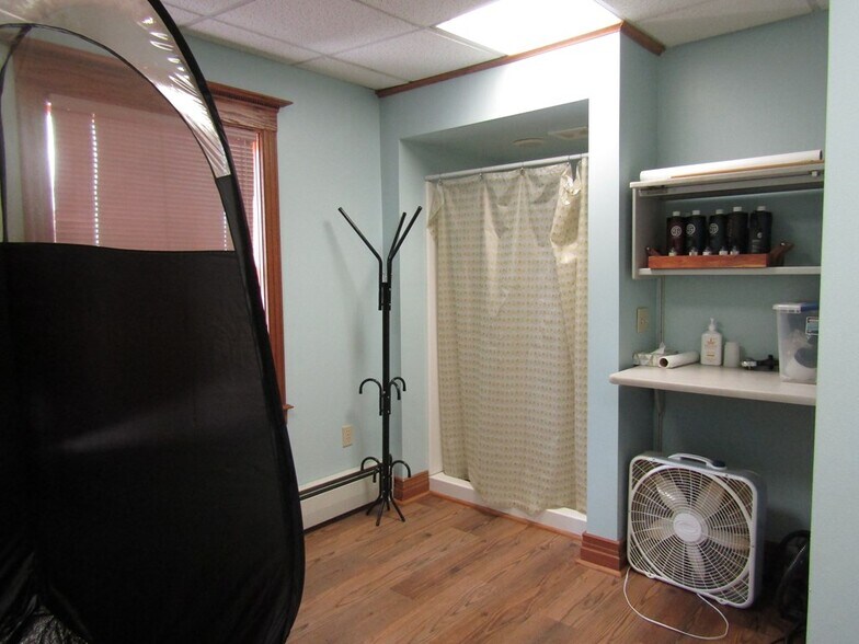 More Photos Of 30 Taylor St, Troy Freestanding For Sale