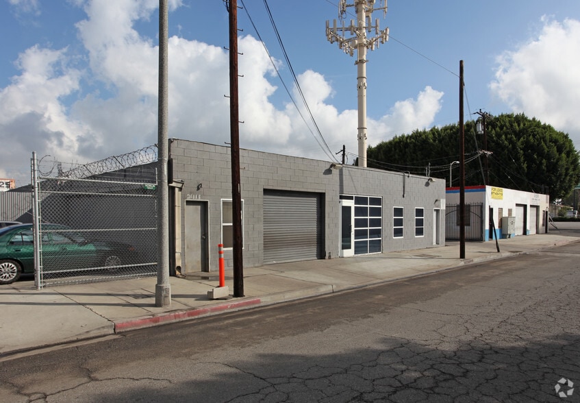 More Photos Of 2611-2623 E 67th St, Long Beach Warehouse For Lease